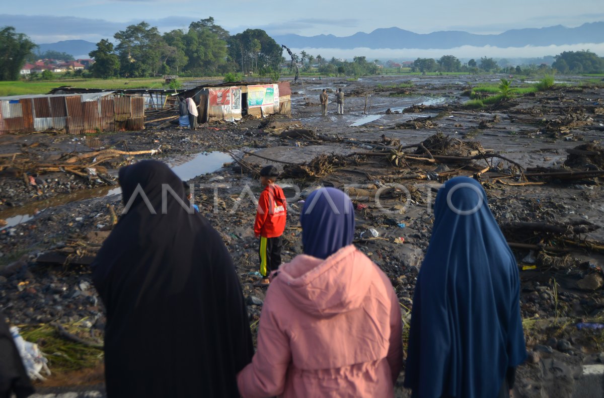 Dampak Banjir Lahar Dingin Gunung Marapi Antara Foto