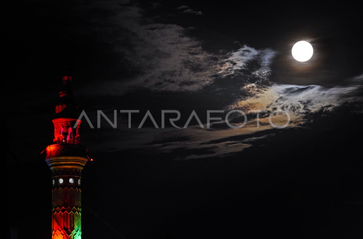 Fenomena supermoon di lombok antara foto