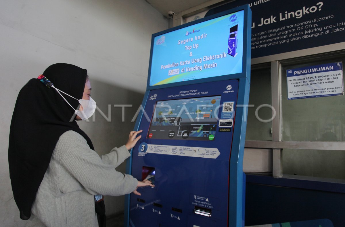 INTEGRASI PEMBAYARAN TIKET TRANSPORTASI JAKARTA | ANTARA Foto