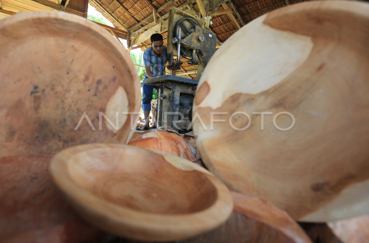 Kerajinan kayu di Aceh Barat