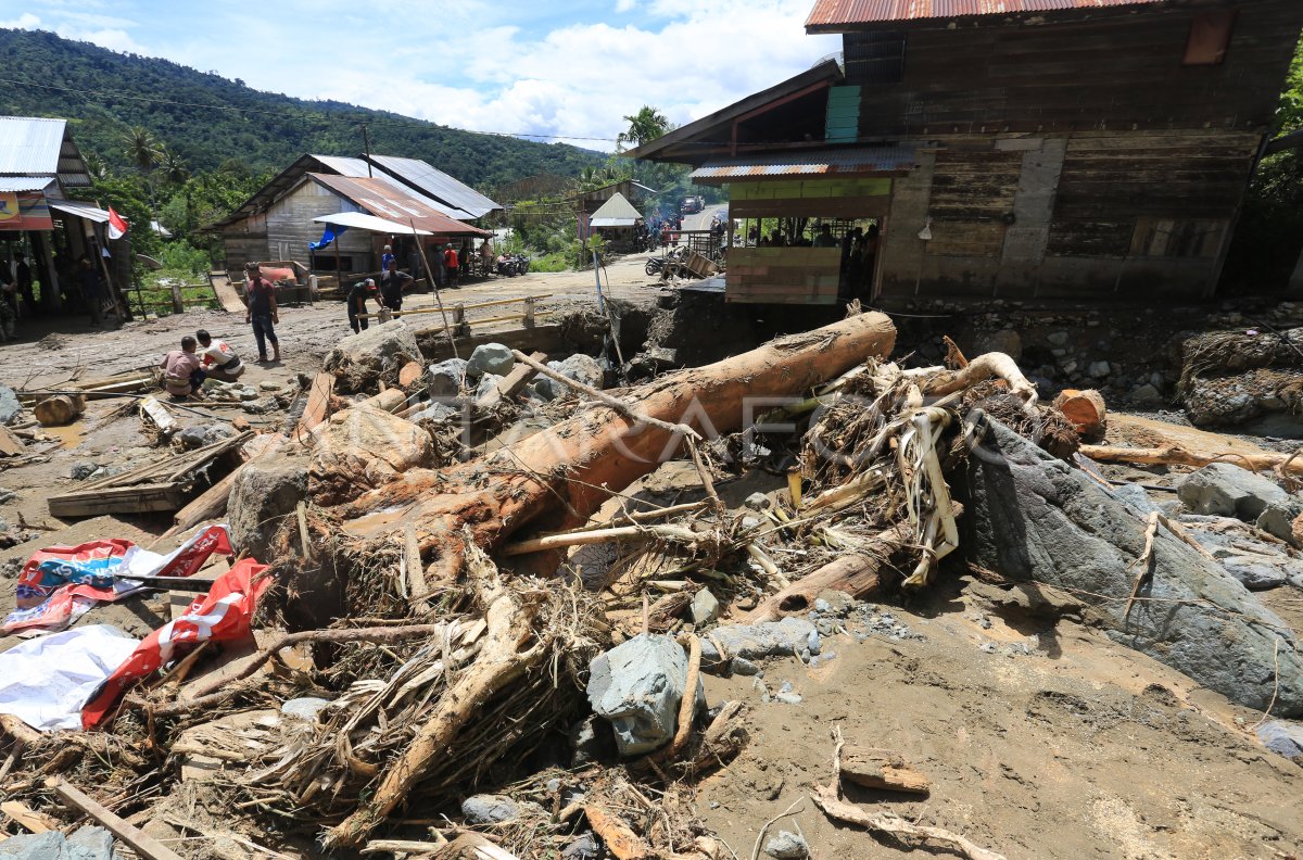 Banjir Bandang Di Nagan Raya | ANTARA Foto