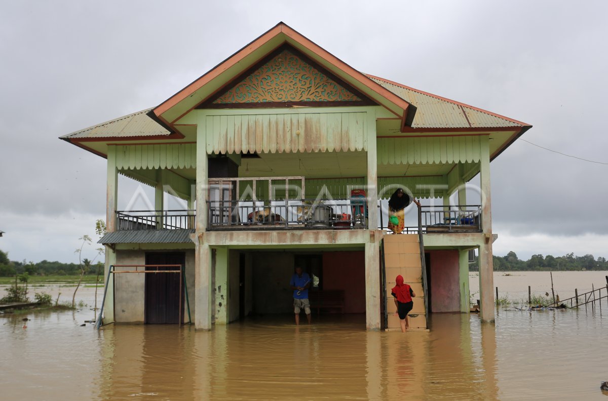 Pengungsi banjir Aceh Barat