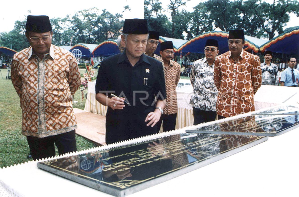 PRESIDEN BJ HABIBIE RESMIKAN PROYEK 770 MILIAR | ANTARA Foto