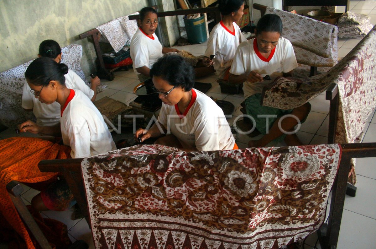 BATIK LASEM ANTARA Foto