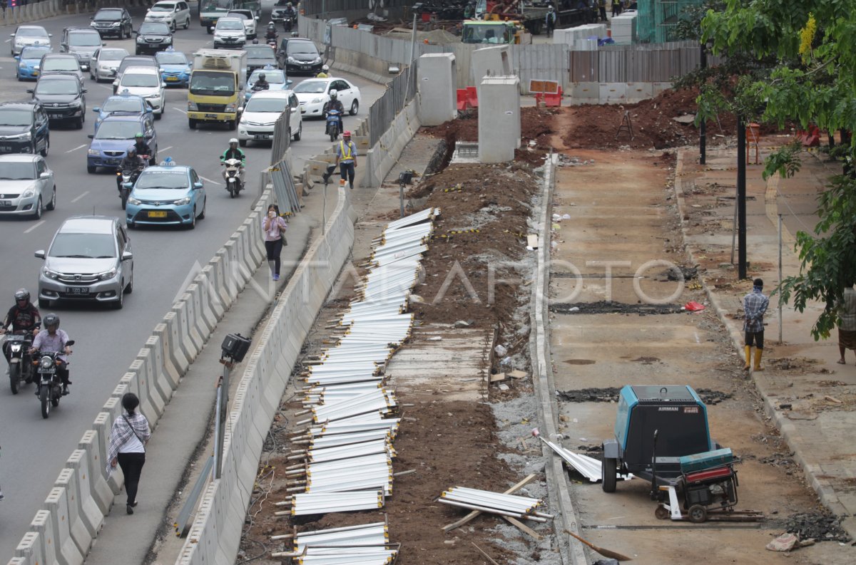 Penataan Trotoar Sudirman Thamrin Antara Foto 8127