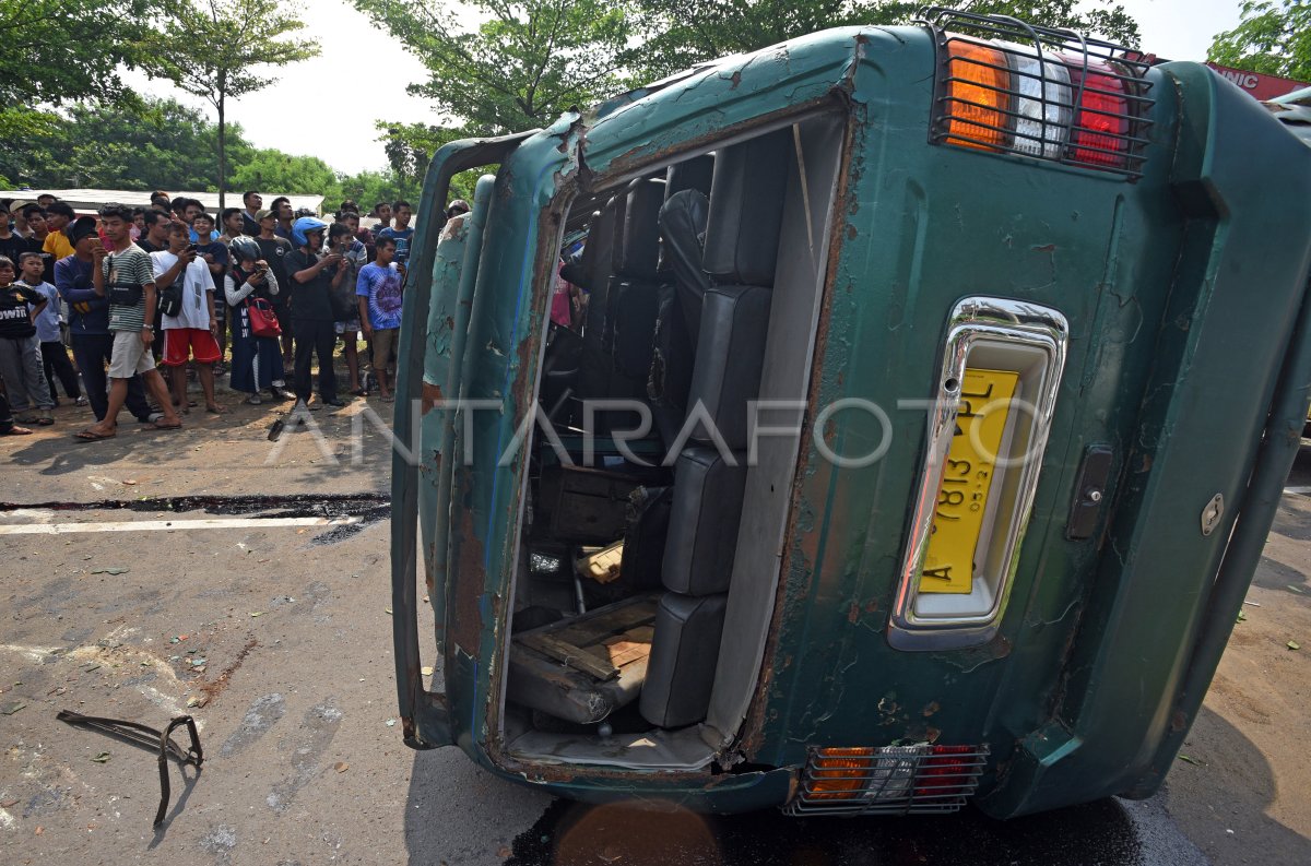 KECELAKAAN MINIBUS DI SERANG