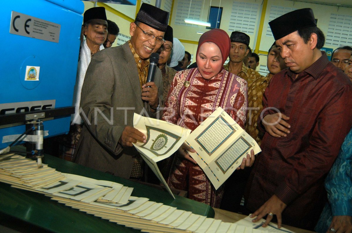 CETAK AL-QURAN | ANTARA Foto