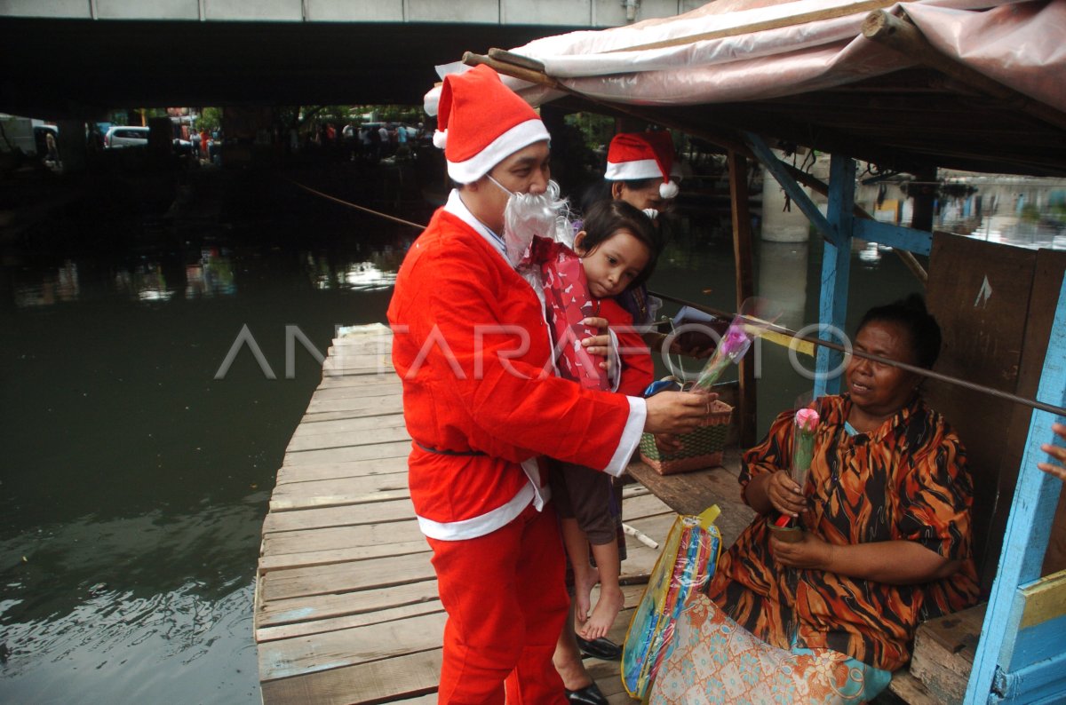 BERBAGI KASIH NATAL | ANTARA Foto