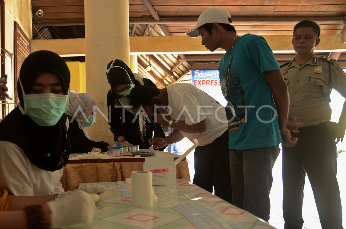 Tes Urine Sopir Bus Antara Foto