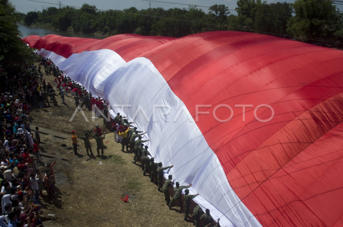 UPACARA DI BENGAWAN SOLO ANTARA Foto