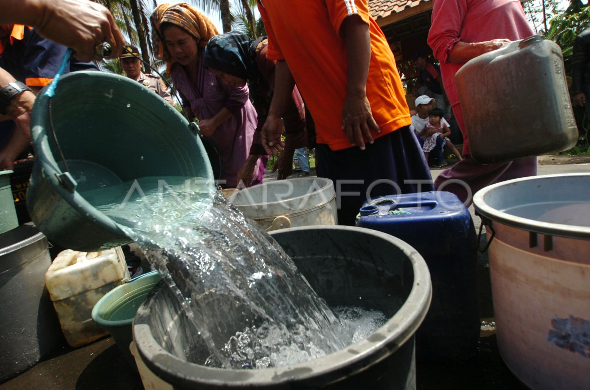 KRISIS AIR BERSIH | ANTARA Foto