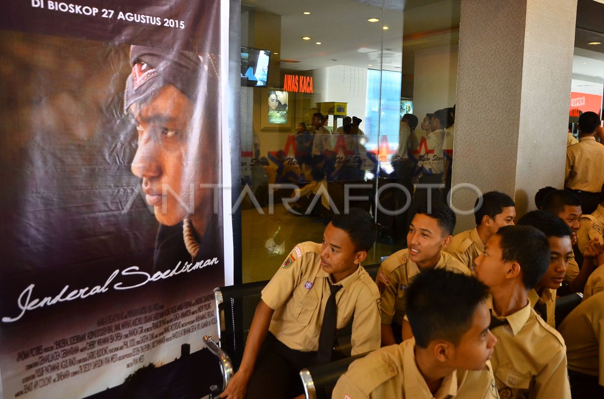 NONTON FILM JENDERAL SOEDIRMAN | ANTARA Foto