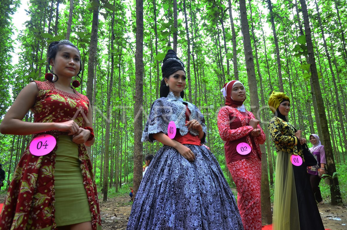 FASHION SHOW BATIK IN THE JUNGGLE | ANTARA Foto
