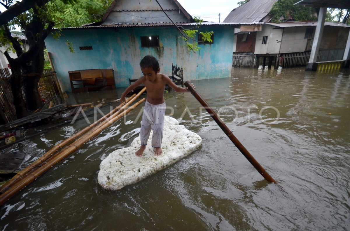 genangan air di area permukiman warga