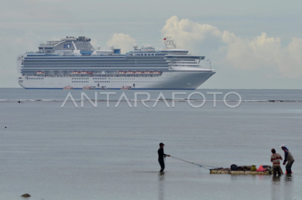 Target Kunjungan Kapal Pesiar Antara Foto 0432