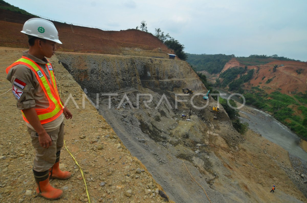 TARGET PEMBANGUNAN BENDUNGAN LEUWIKERIS | ANTARA Foto