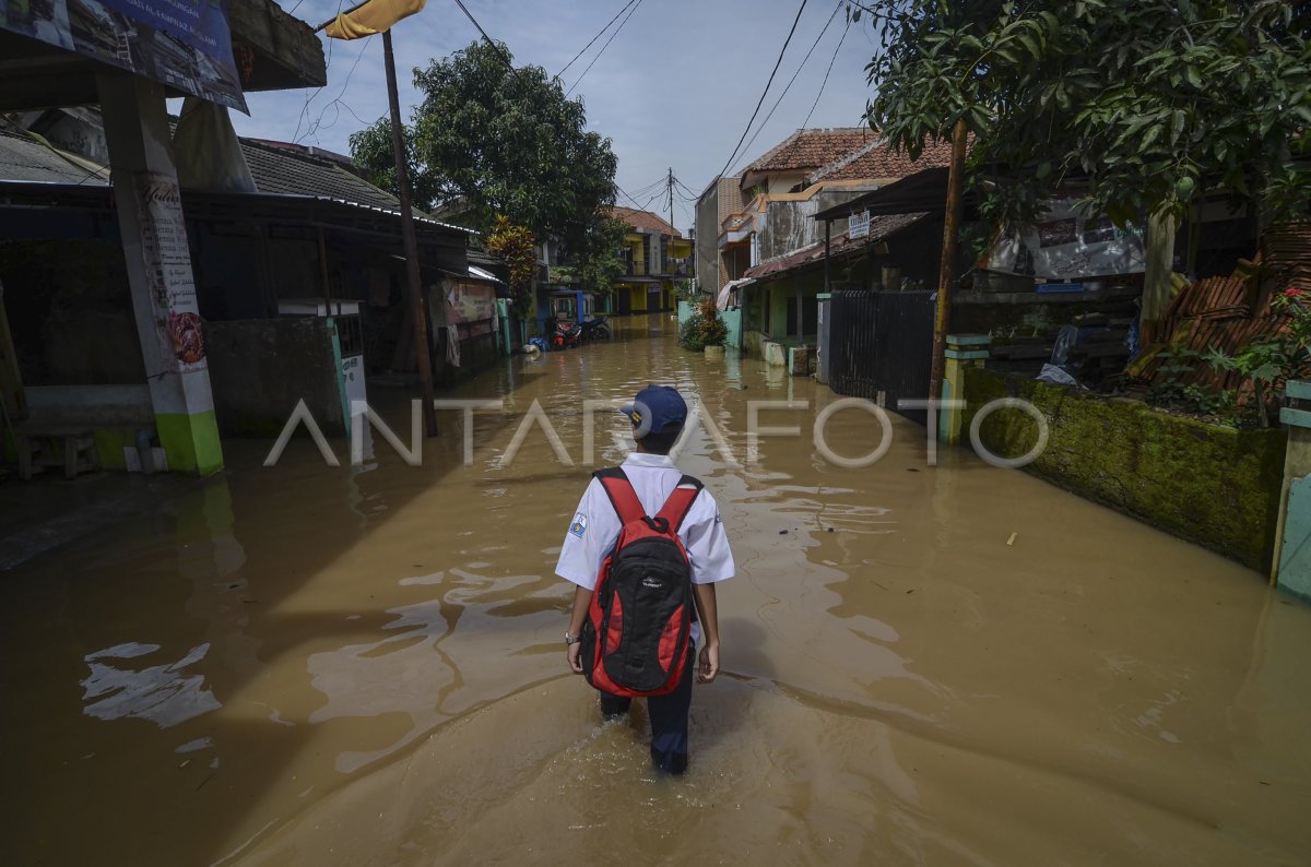 BANJIR LUAPAN SUNGAI CITARUM | ANTARA Foto