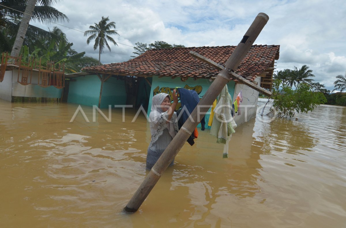 BANJIR LUAPAN SUNGAI CITANDUY | ANTARA Foto