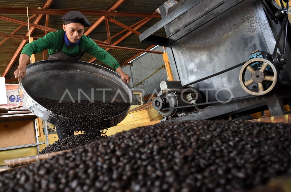 PERTUMBUHAN INDUSTRI MAKANAN MINUMAN NASIONAL | ANTARA Foto