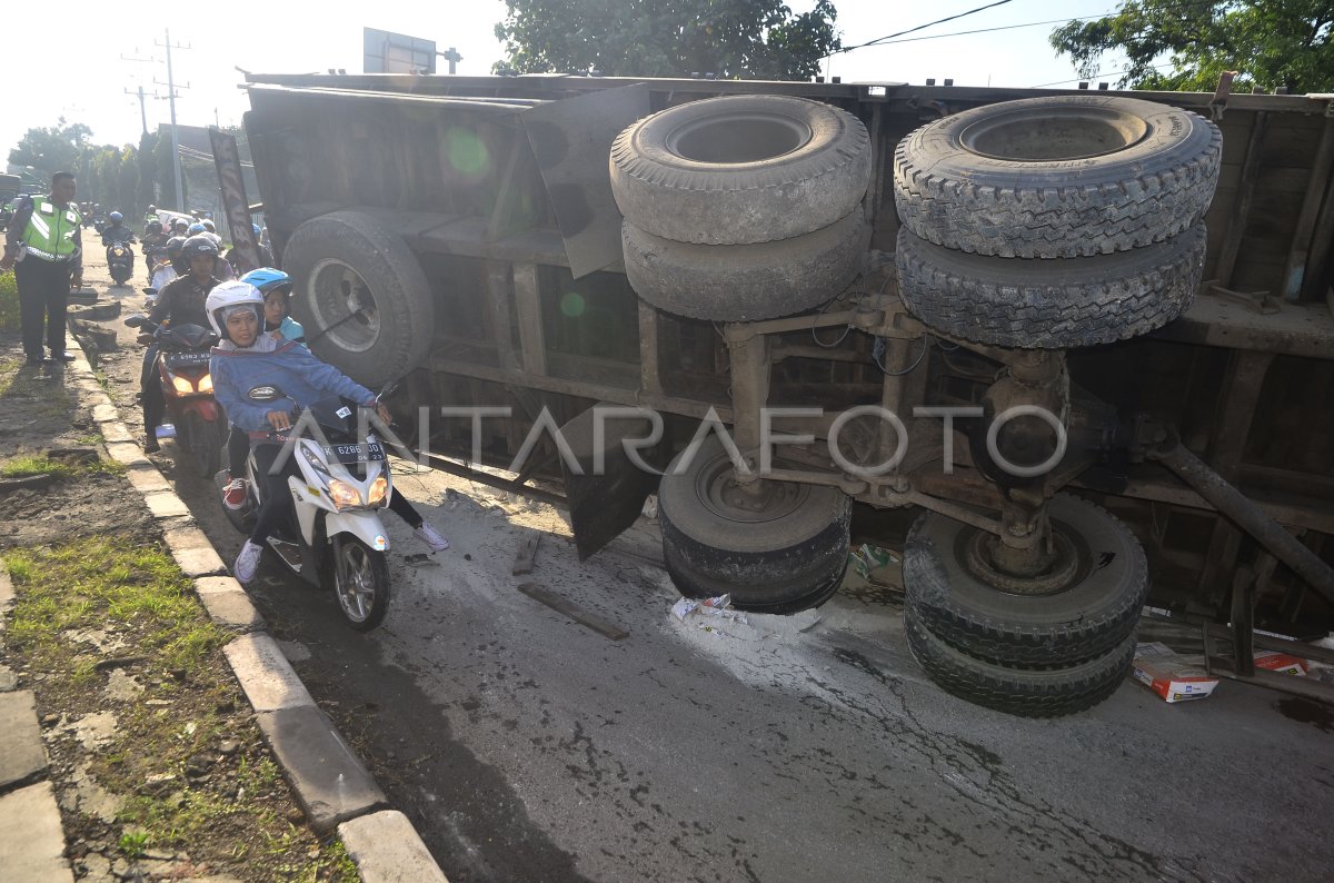 Kecelakaan Maut di Jalur Pantura: Bus dan Truk Bertabrakan, Banyak Korban Luka-Luka