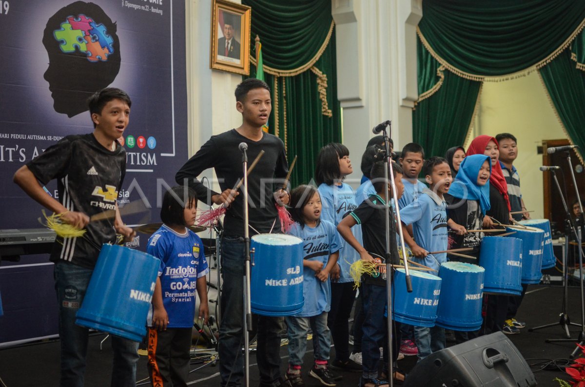 PERINGATAN HARI AUTIS SEDUNIA | ANTARA Foto