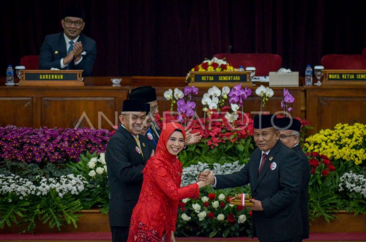 PELANTIKAN ANGGOTA DPRD JAWA BARAT | ANTARA Foto