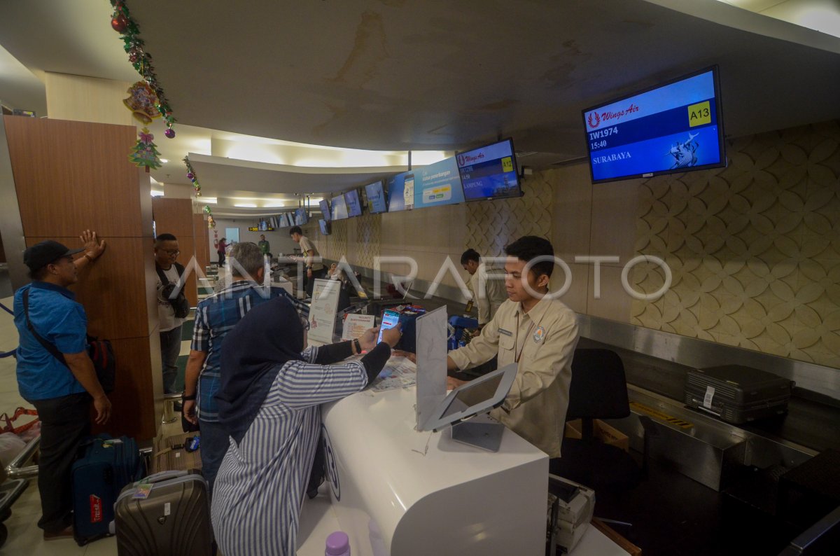 PREDIKSI PENUMPANG PESAWAT LIBURAN NATARU | ANTARA Foto