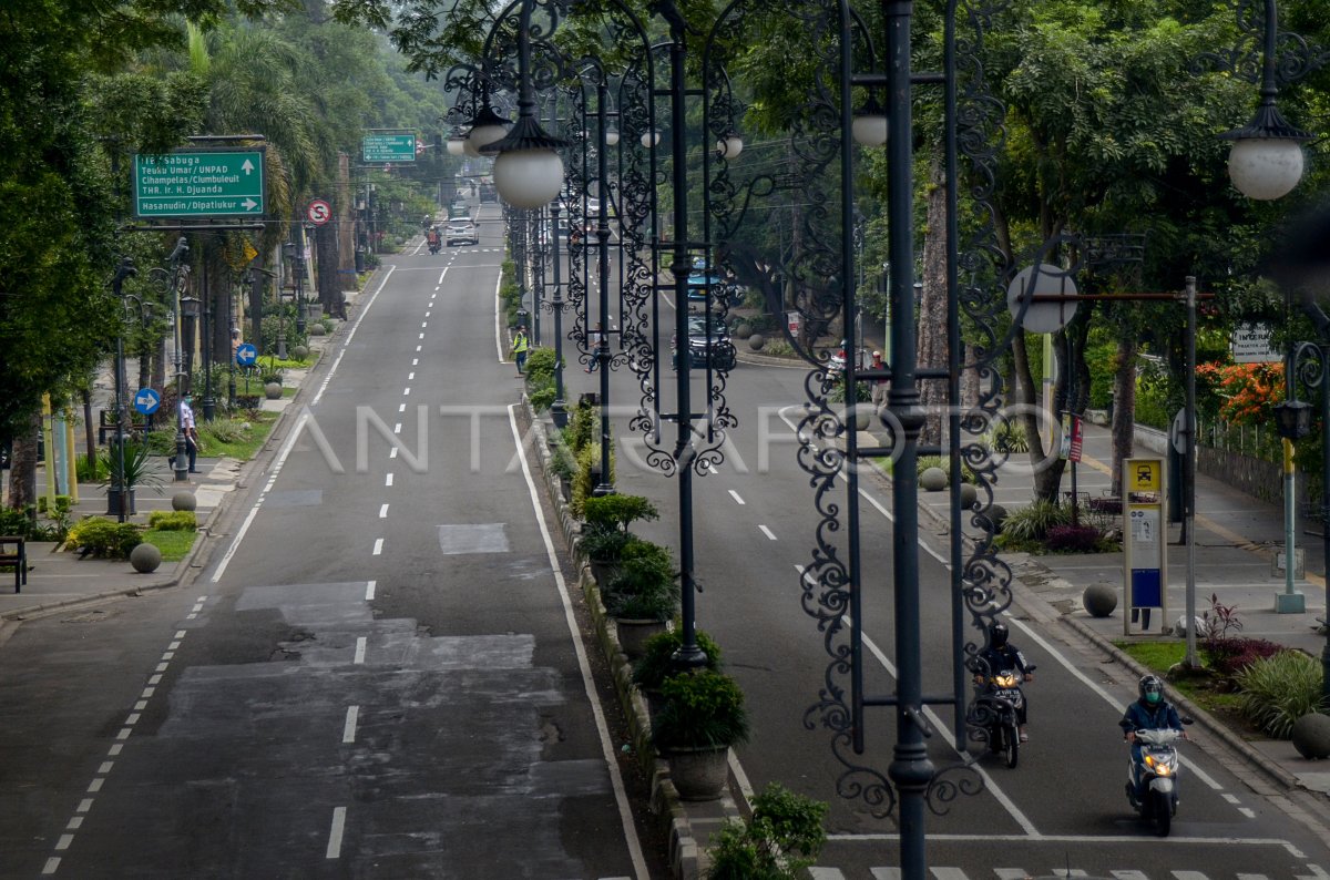 JALANAN DI BANDUNG LENGANG | ANTARA Foto