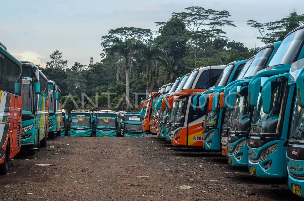 BUS AKAP TAK BEROPERASI | ANTARA Foto