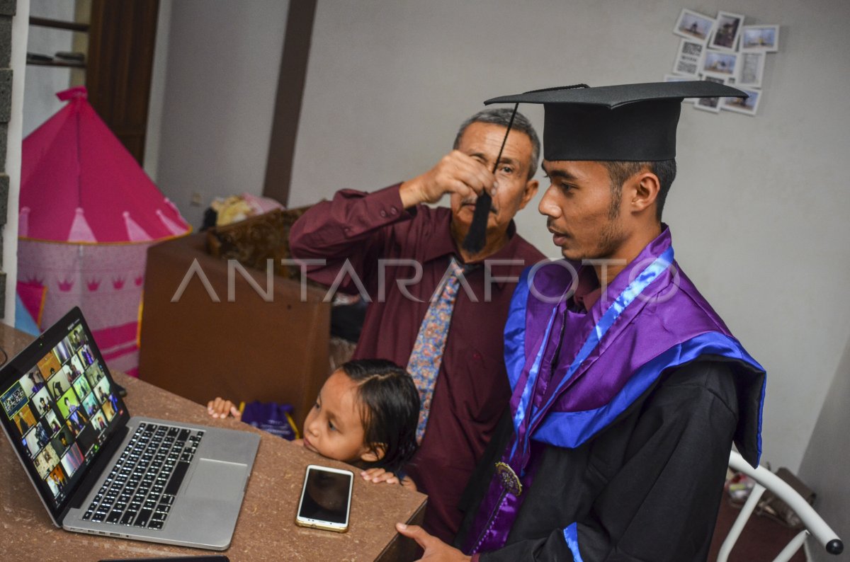 WISUDA SARJANA SECARA VIRTUAL | ANTARA Foto