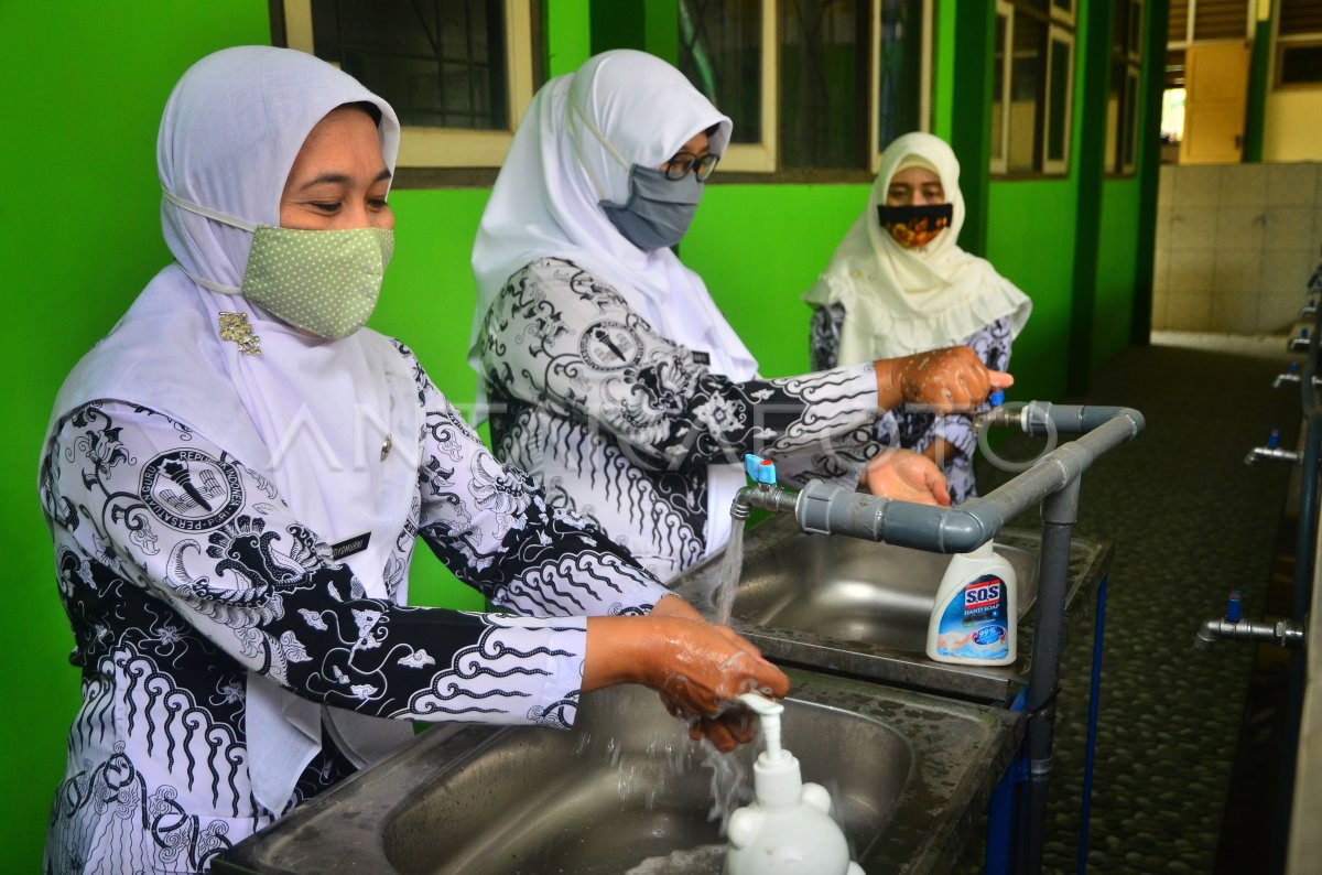 Lomba Memperingati Hari Guru Nasional Antara Foto