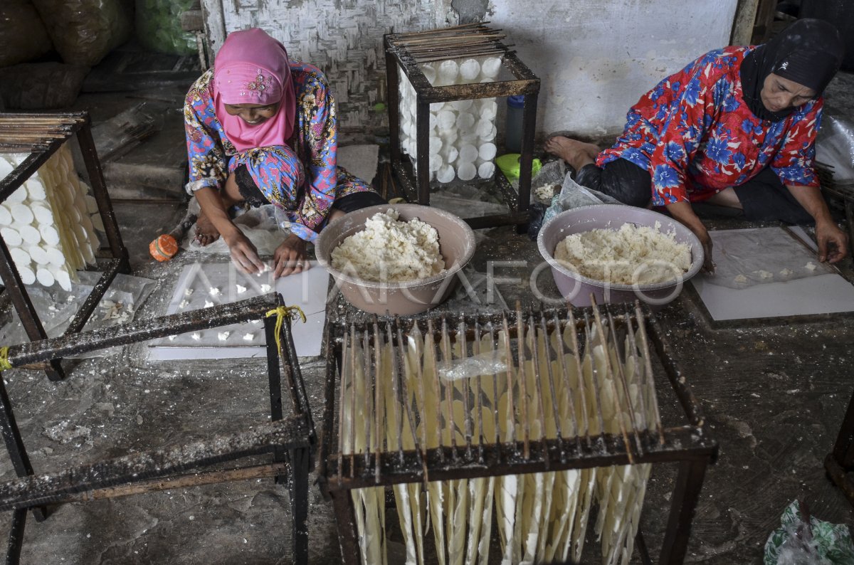 Produksi Cemilan Tradisional Keripik Kaca Antara Foto