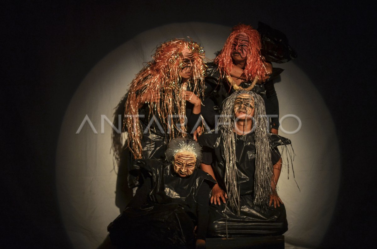 PEMENTASAN TEATER NGAOS ART