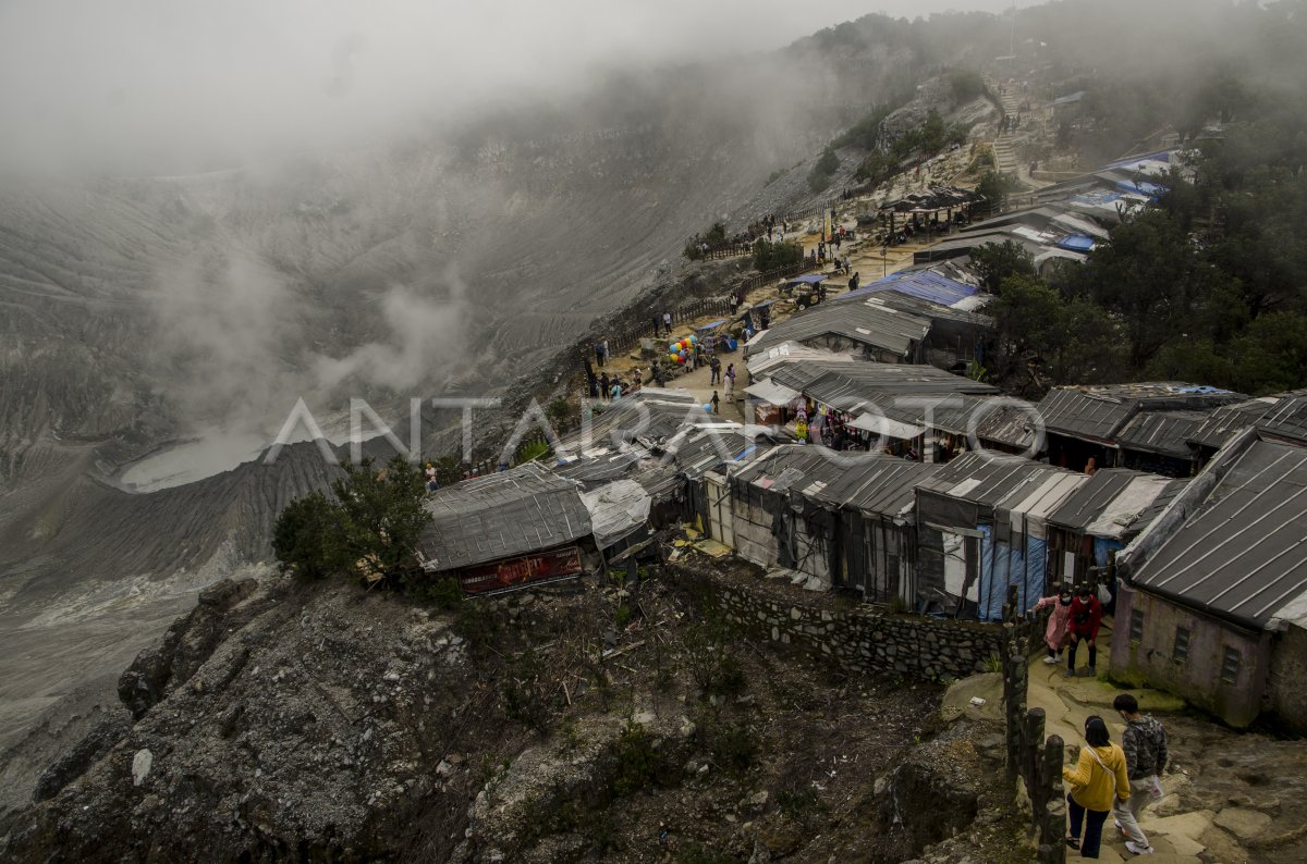 WISATA TANGKUBAN PARAHU LEBARAN HARI KETIGA ANTARA Foto