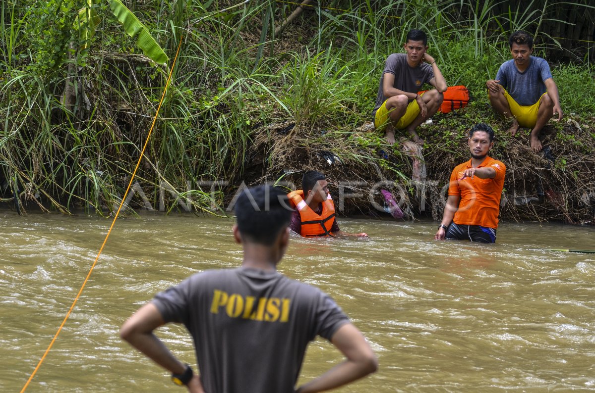 Olah Tkp Siswa Tewas Tenggelam Susur Sungai Antara Foto