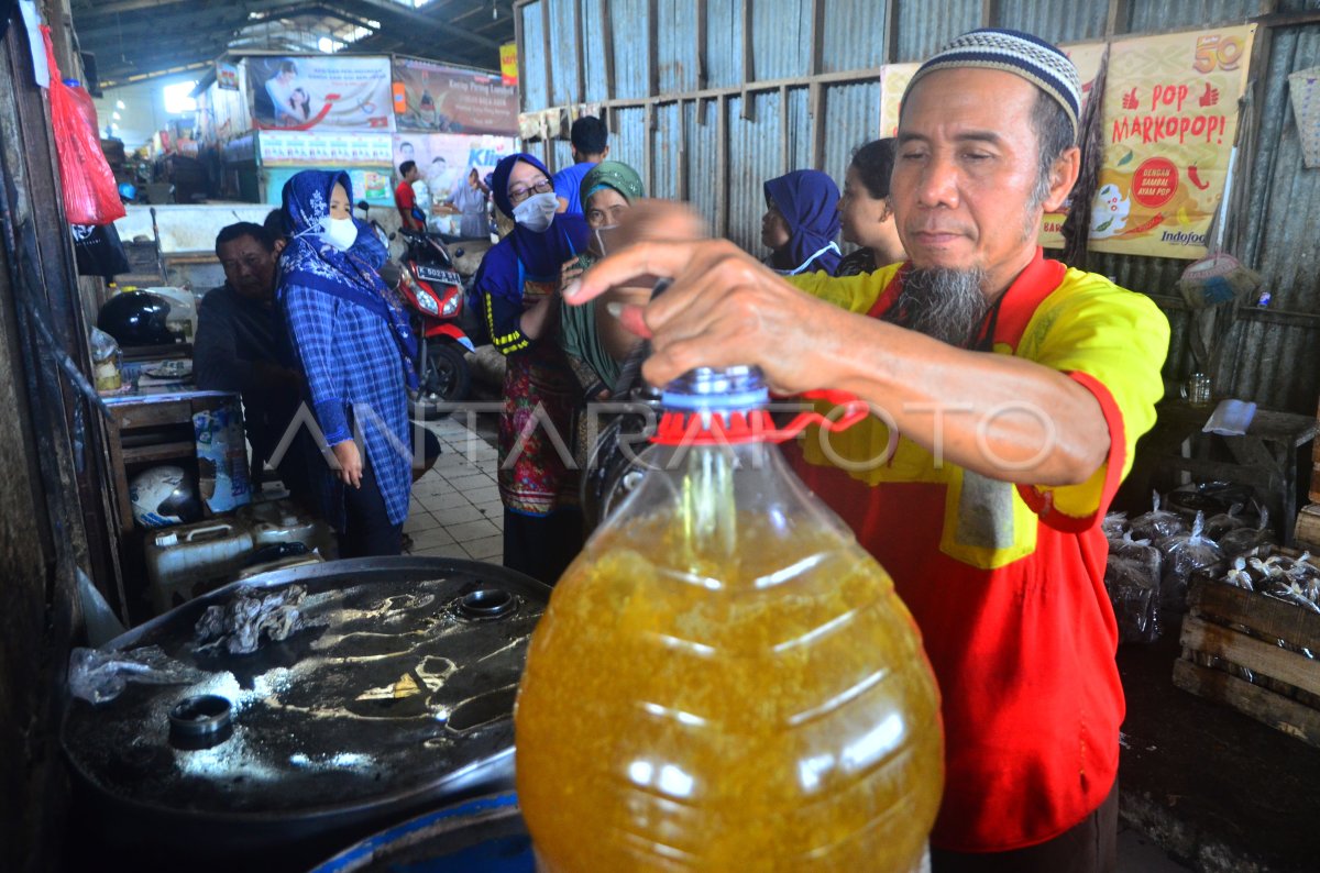 KENAIKAN HARGA MINYAK GORENG CURAH DI KUDUS | ANTARA Foto