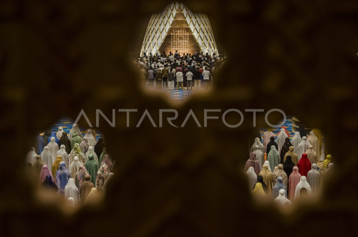TARAWIH PERTAMA DI MASJID AL JABBAR BANDUNG