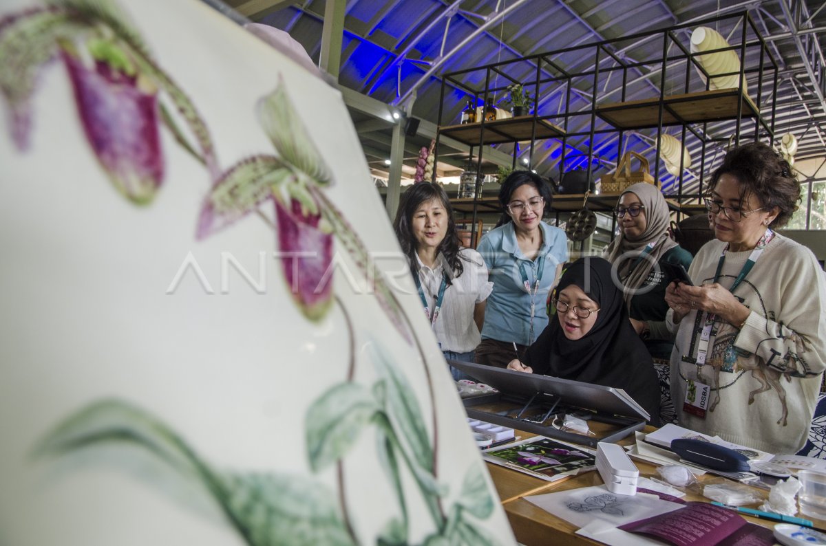Lokakarya melukis flora di Bandung