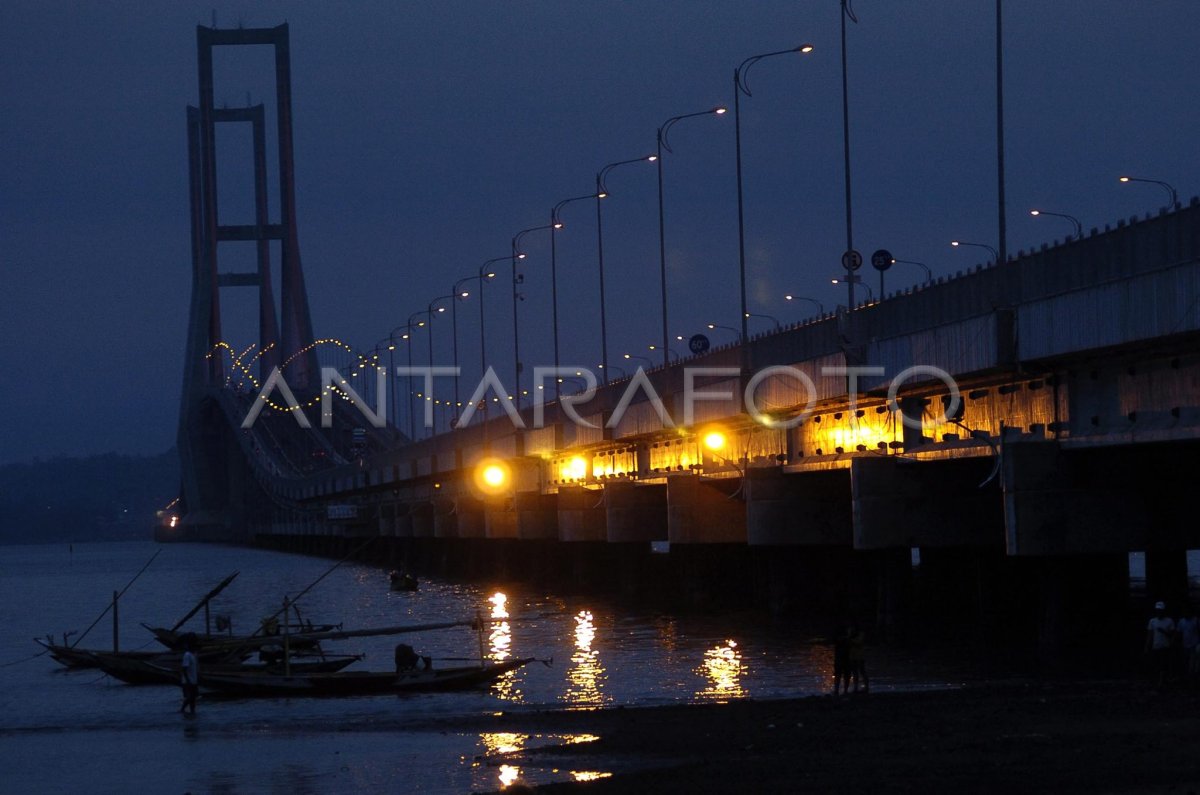 SURAMADU DI MALAM HARI | ANTARA Foto