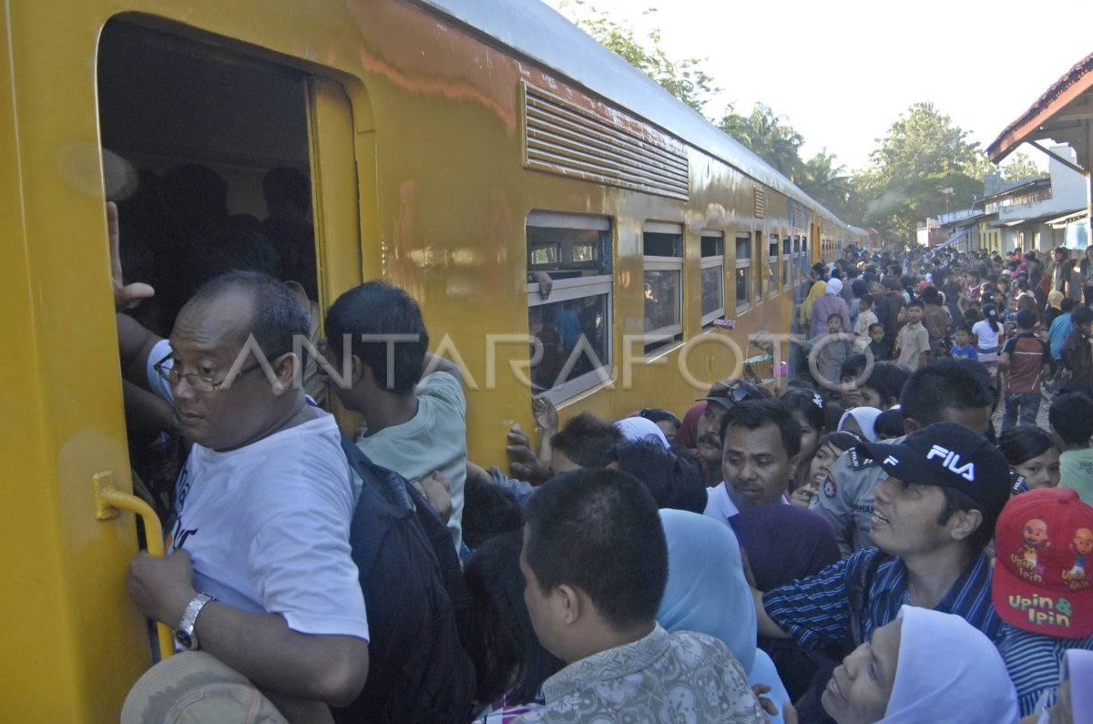 KERETA WISATA | ANTARA Foto
