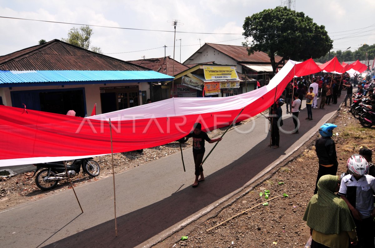 BENDERA MERAH PUTIH TERPANJANG | ANTARA Foto