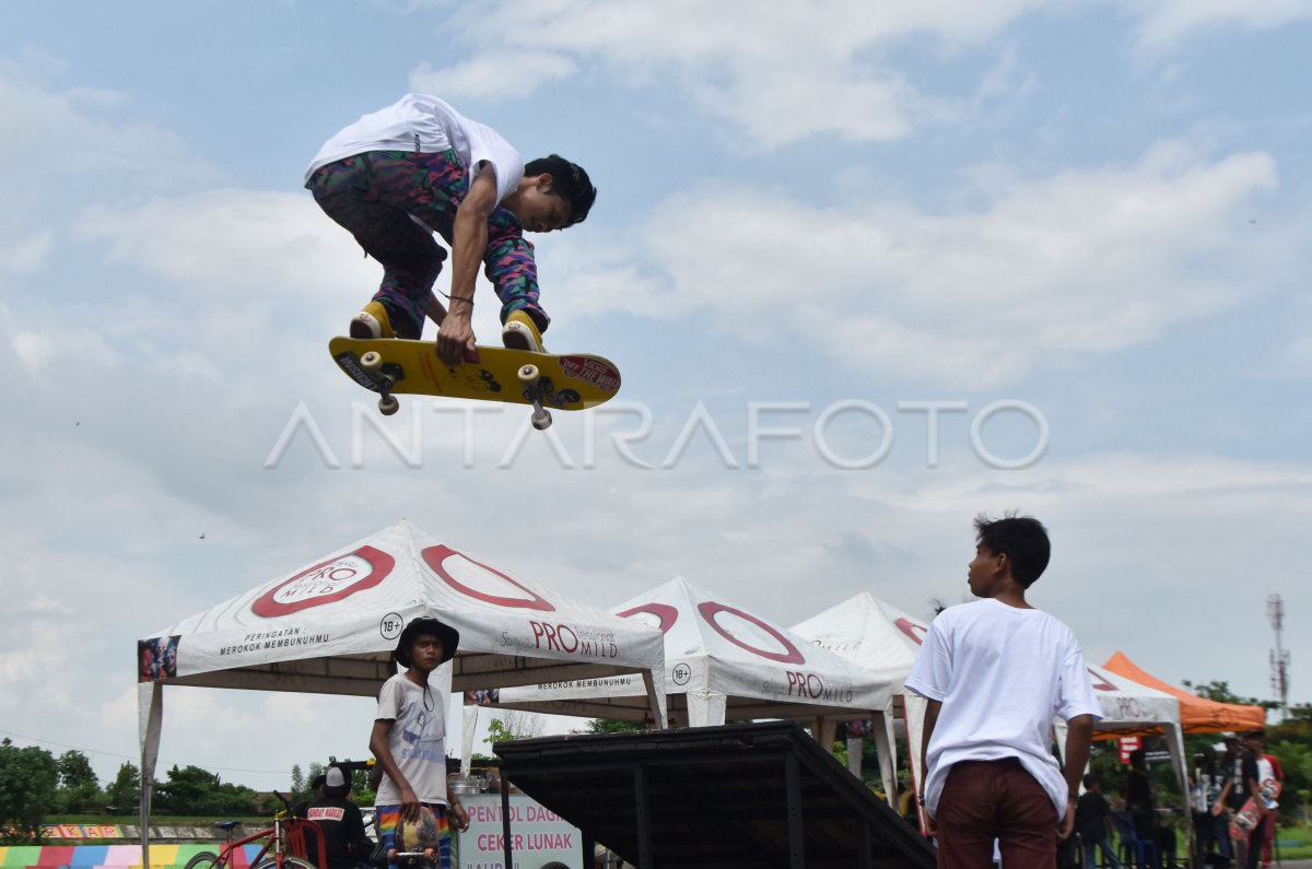 KOMPETISI SKATEBOARD | ANTARA Foto