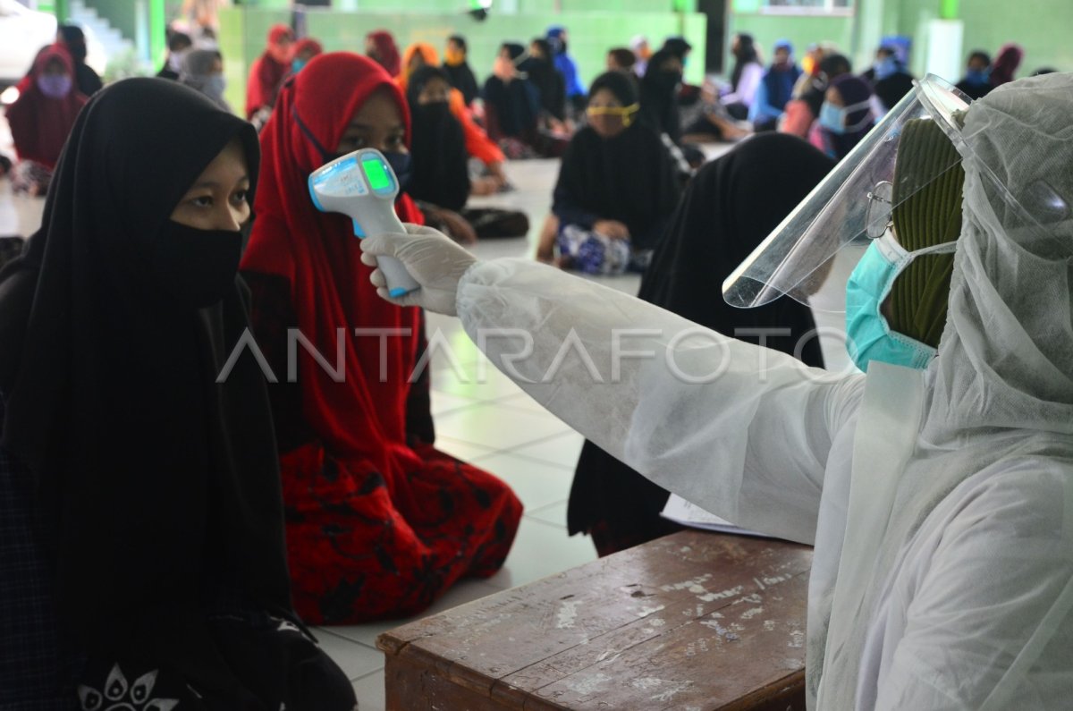 SANTRI MULAI BELAJAR DI PESANTREN | ANTARA Foto