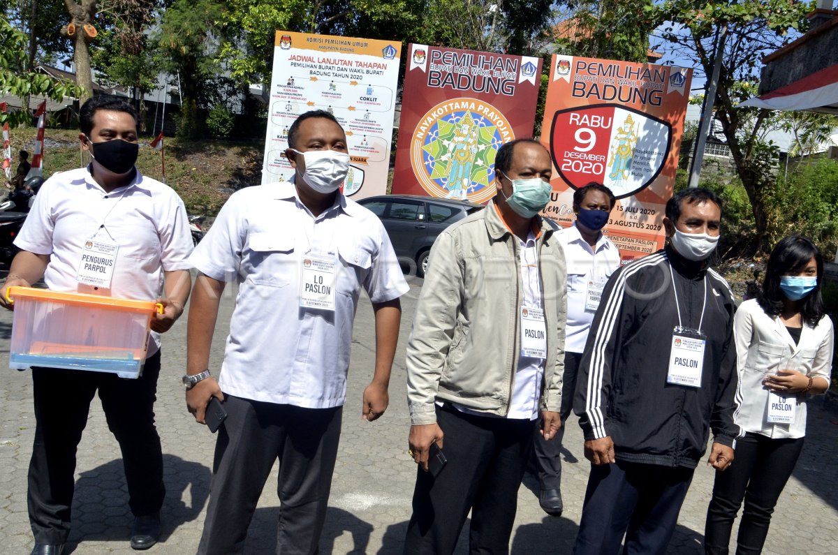 SIMULASI PENERIMAAN PENDAFTARAN PASLON PILKADA | ANTARA Foto