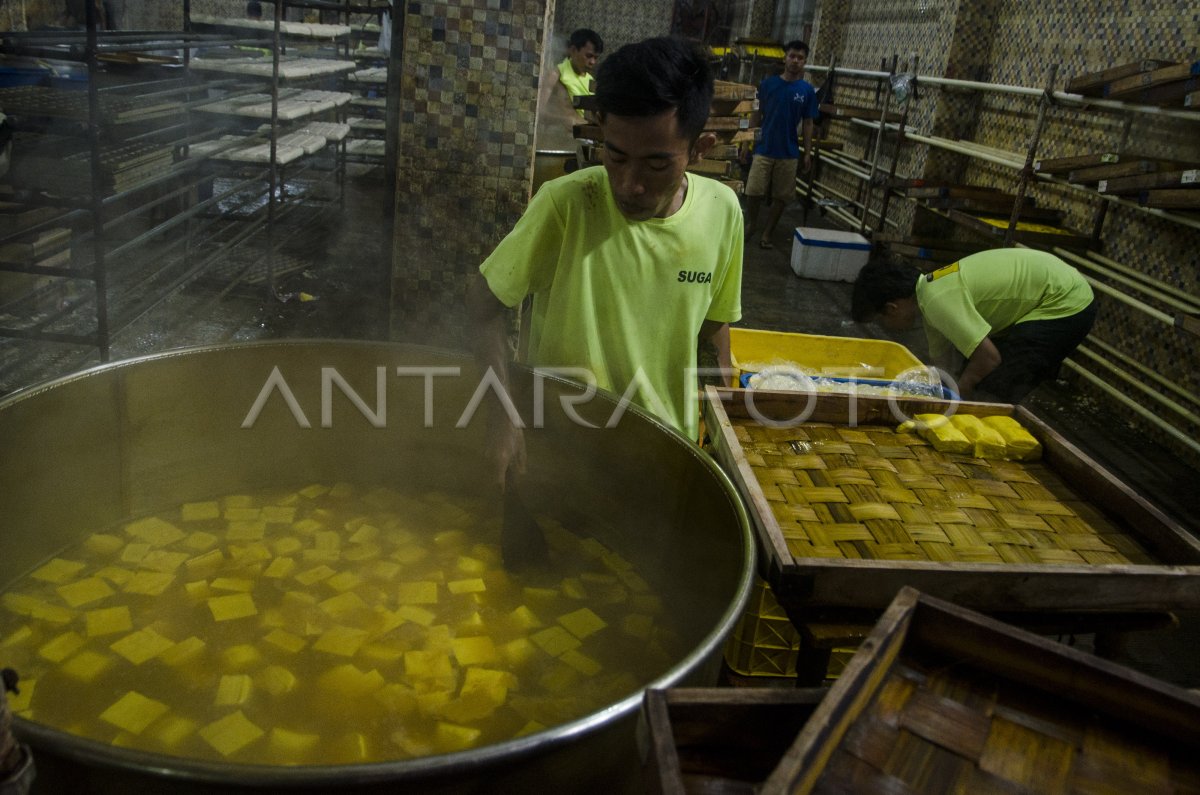 DAMPAK KENAIKAN HARGA KEDELAI ANTARA Foto