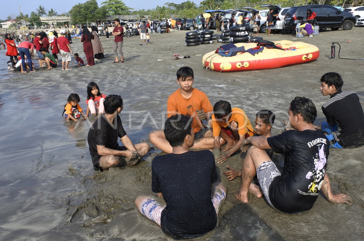 WISATA PANTAI ANYER KEMBALI RAMAI | ANTARA Foto