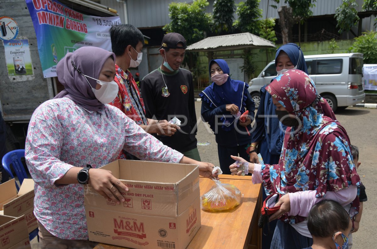 Operasi Pasar Minyak Goreng Di Bekasi Antara Foto