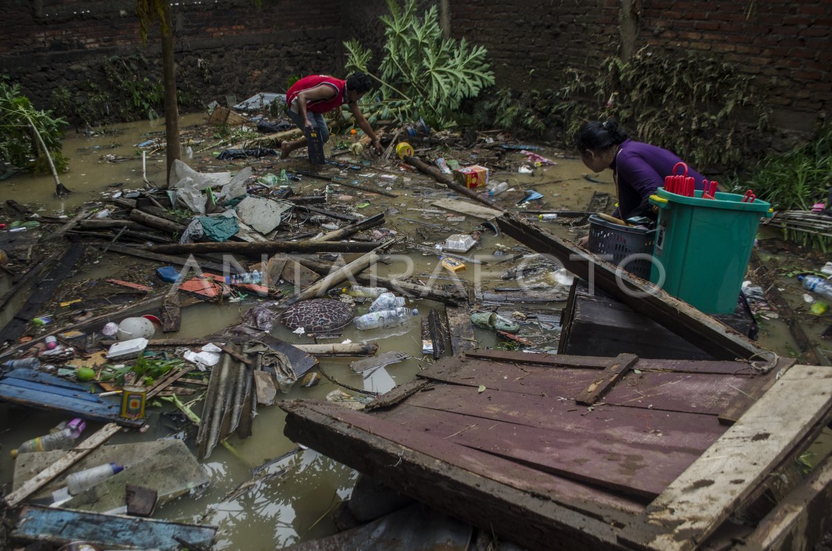 DAMPAK BANJIR BANDANG DI GARUT | ANTARA Foto