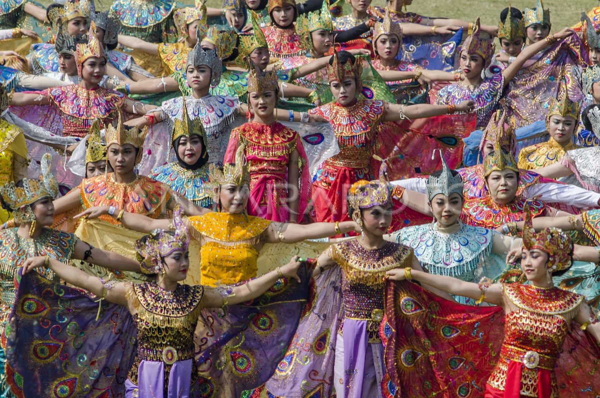 Parade Kesenian Jawa Barat | ANTARA Foto