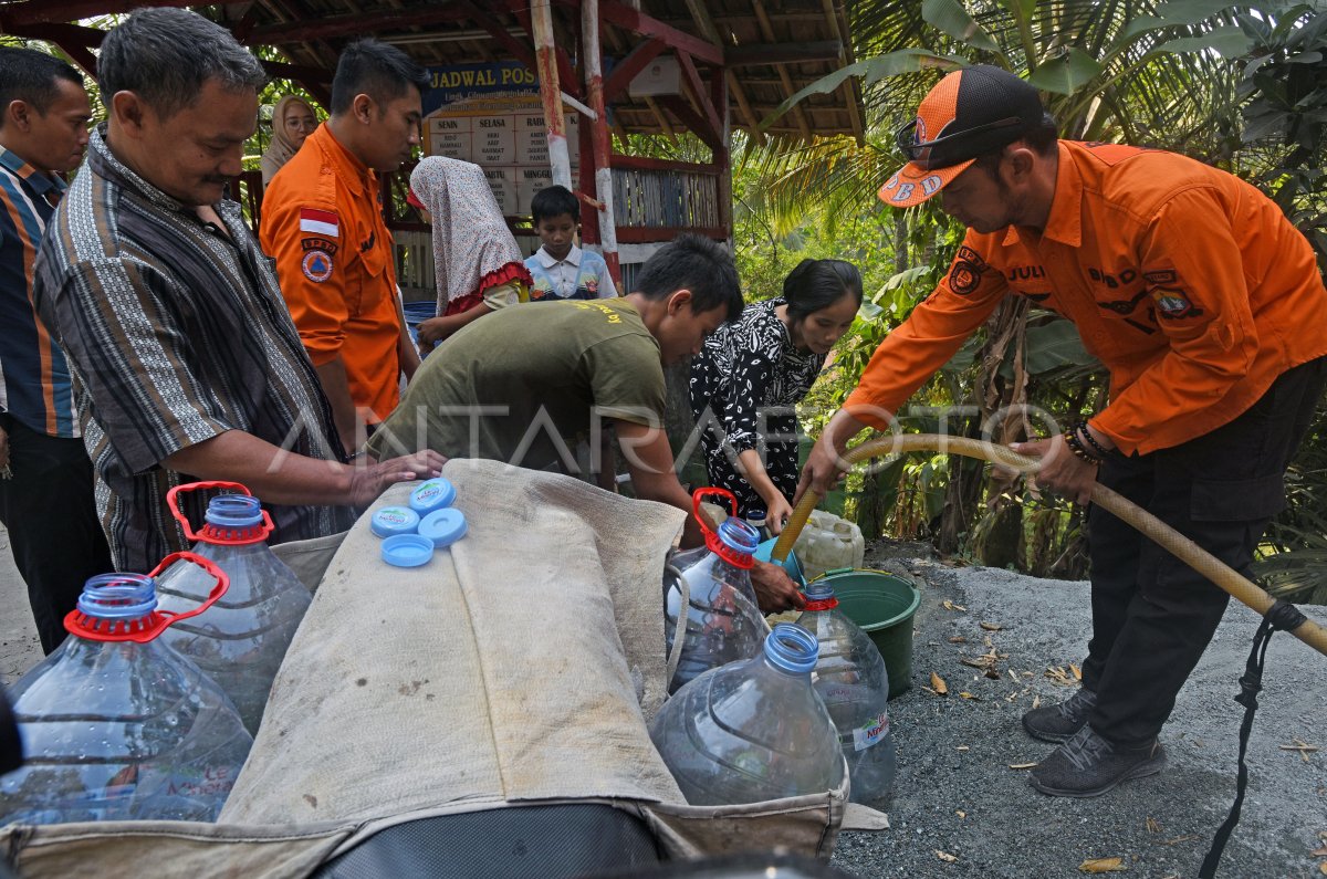 Bantuan Air Bersih Untuk Warga Terdampak Kekeringan | ANTARA Foto